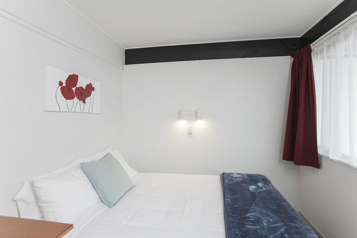 Room 43 of 79