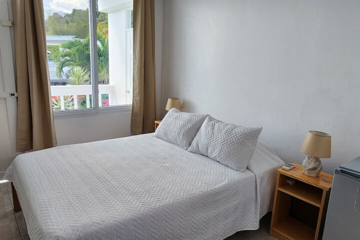 Room 8 of 98
