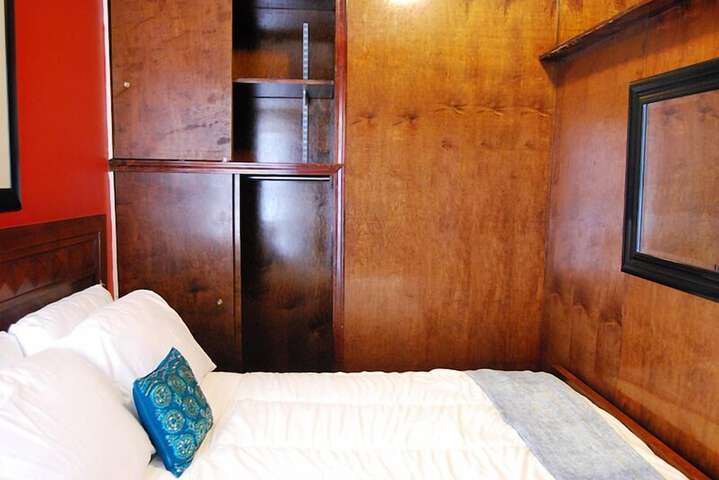 Room 37 of 324