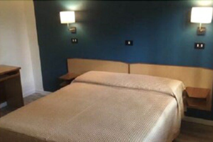 Room 18 of 21