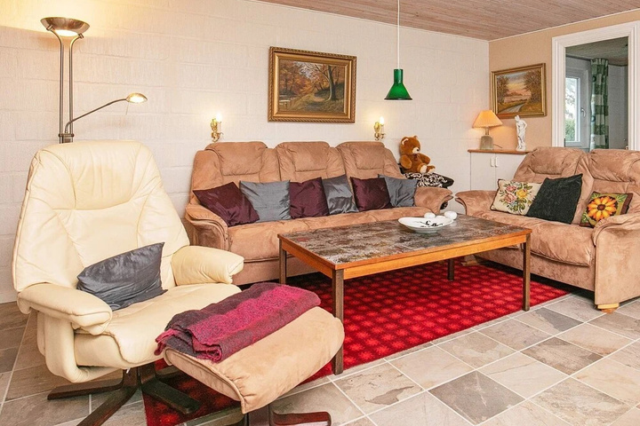 Room 2 of 9