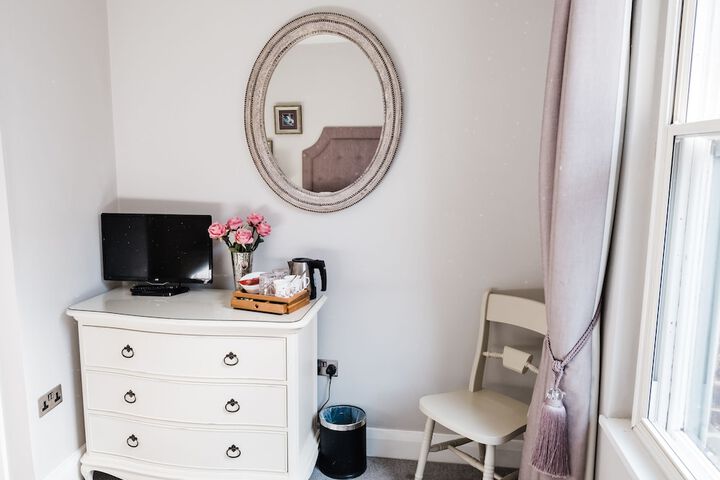 Room 4 of 115