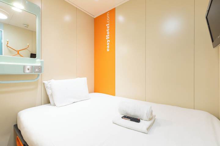 Room 25 of 47