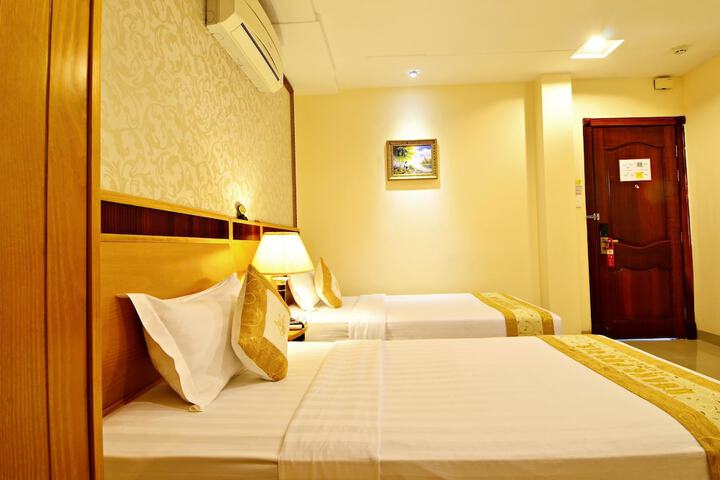 Room 9 of 80