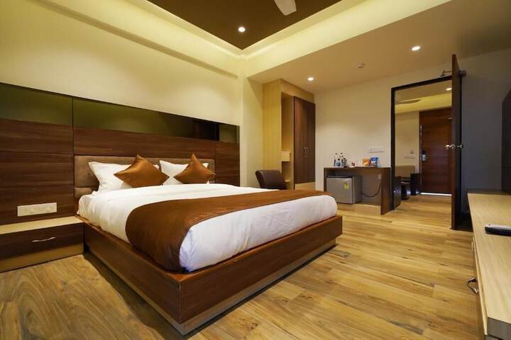 Room 5 of 14