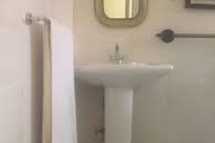 Room 6 of 22
