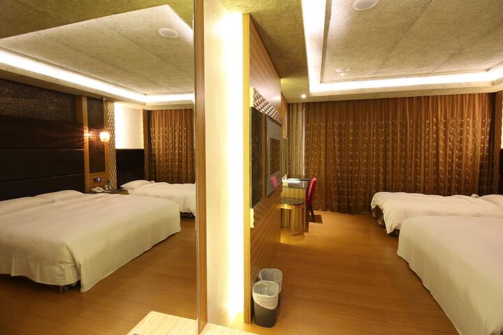Room 12 of 51