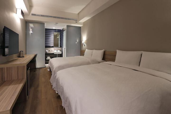 Room 27 of 53
