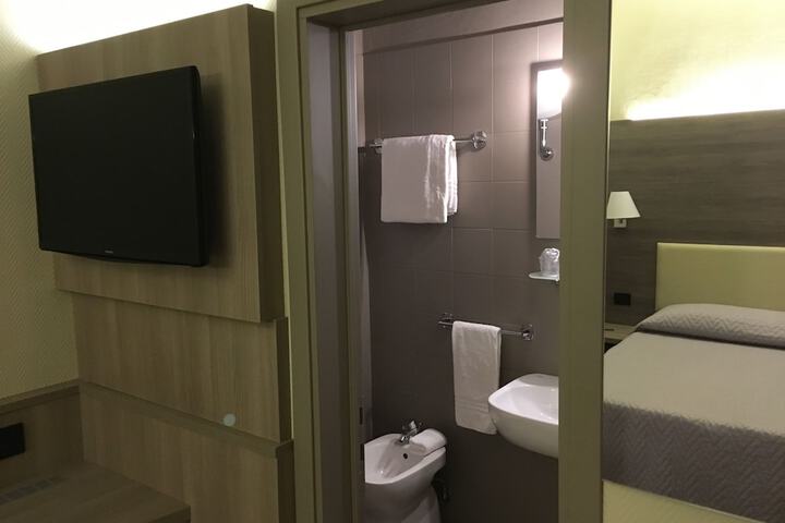 Room 14 of 30