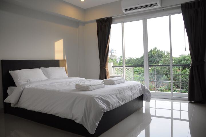 Room 6 of 42