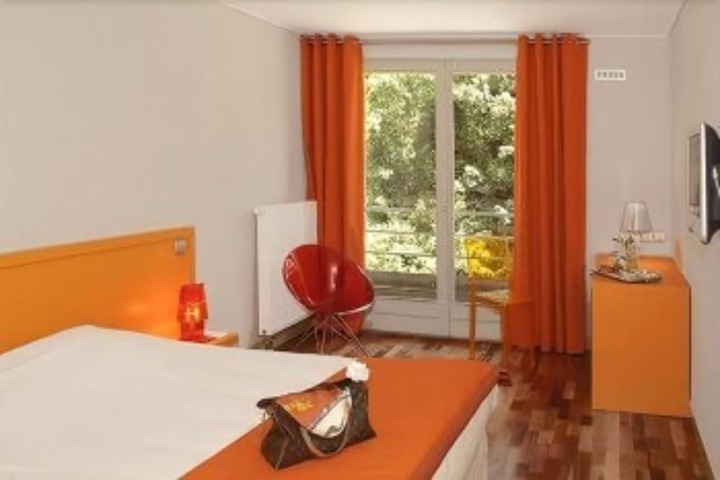 Room 7 of 48