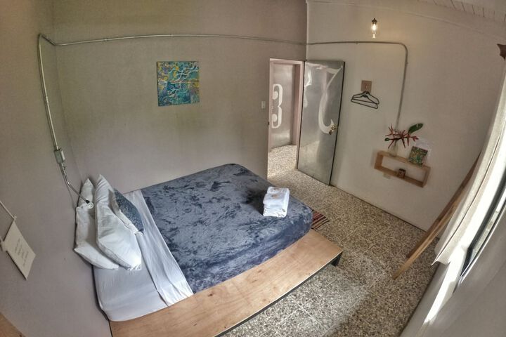 Room 10 of 24