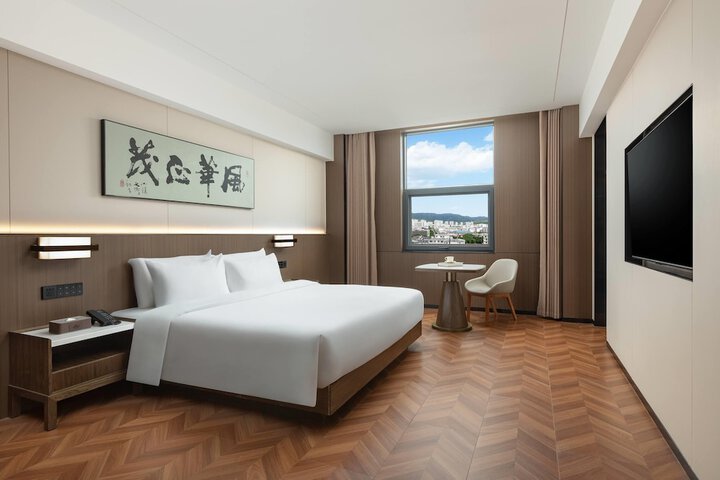 Room 8 of 19