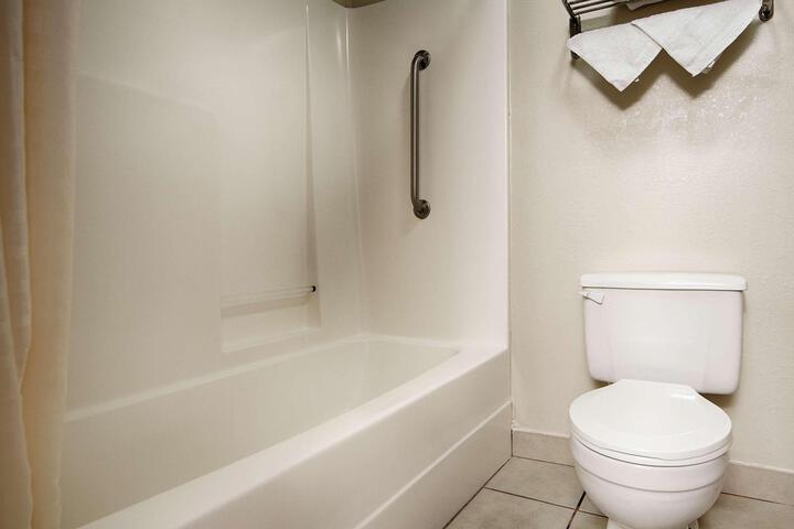 2 Queen Beds High Speed Internet Accessible Microwave and Refrigerator, Coffee Maker Iro (2 of 6)