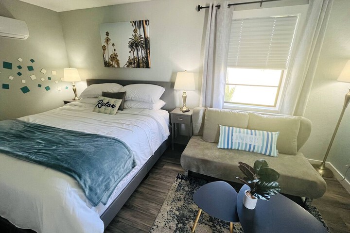 Room 8 of 100