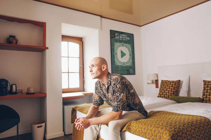 Room 33 of 105