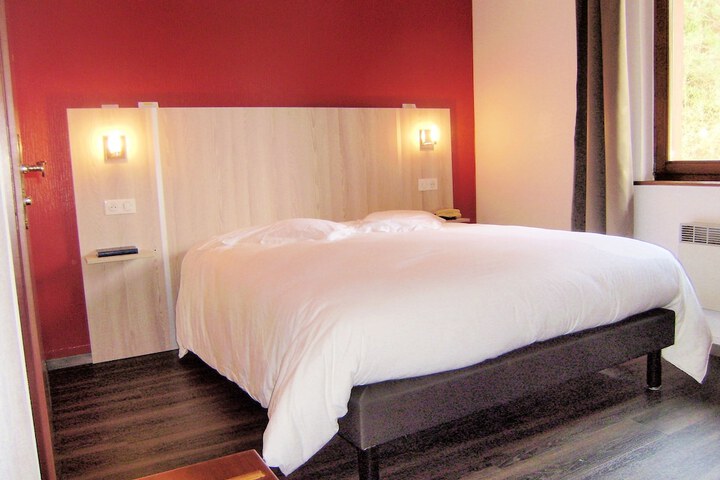 Room 8 of 55