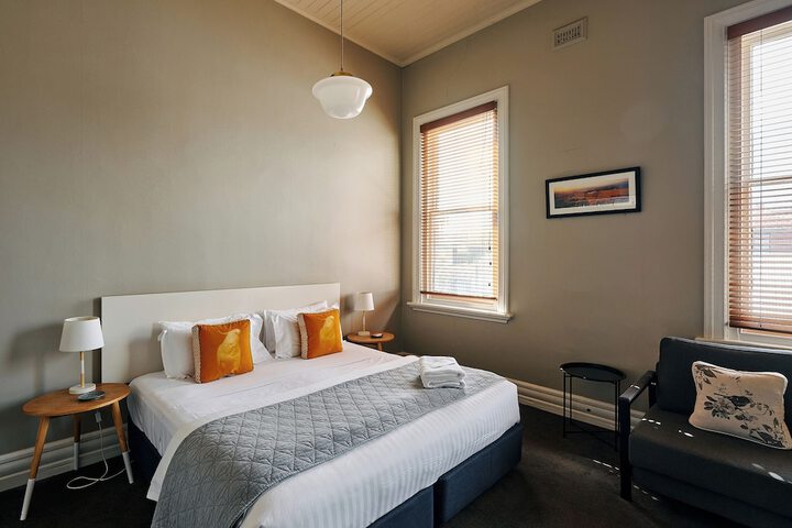 Room 7 of 32