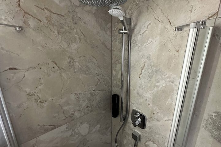 Room 41 of 100