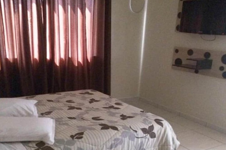 Room 3 of 17