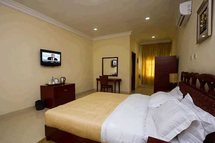 Room 6 of 24