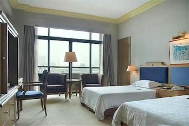 Room 28 of 115