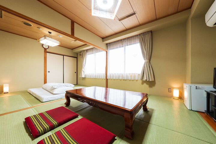 Room 8 of 27