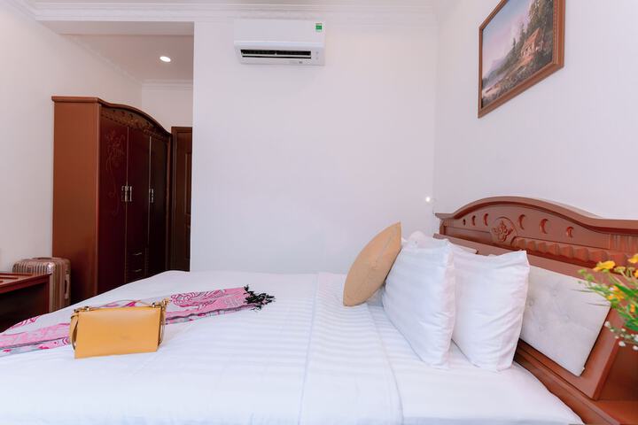 Room 5 of 125