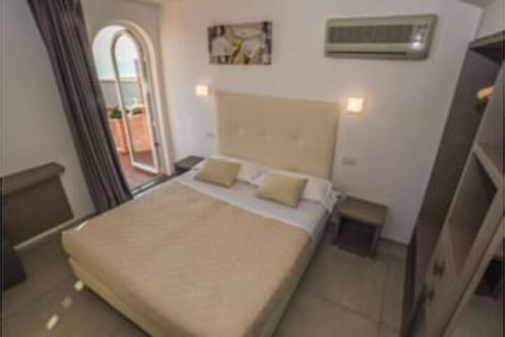 Room 5 of 63