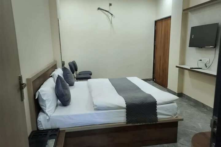 Room 8 of 18