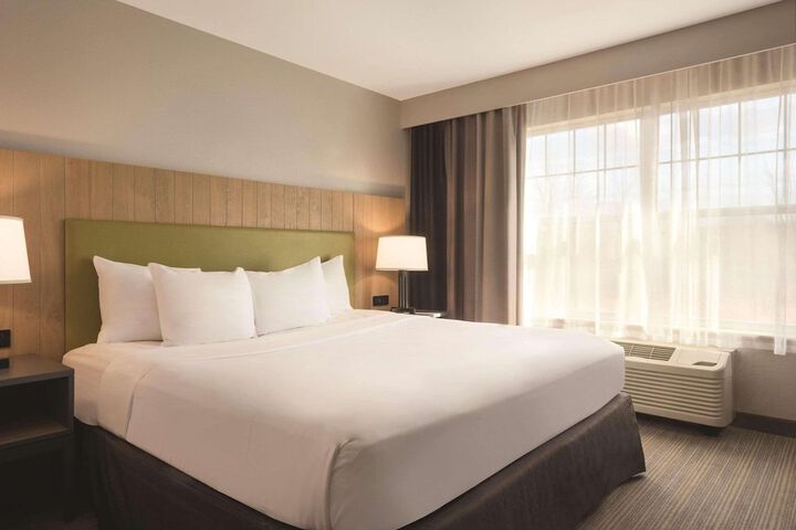 1 King Bed Suite (5 of 9)