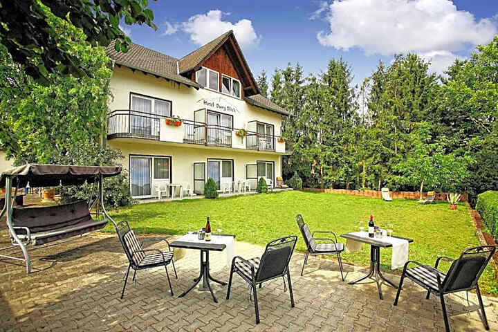 Land-gut-Hotel BurgBlick