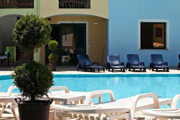 Hotel with Pool