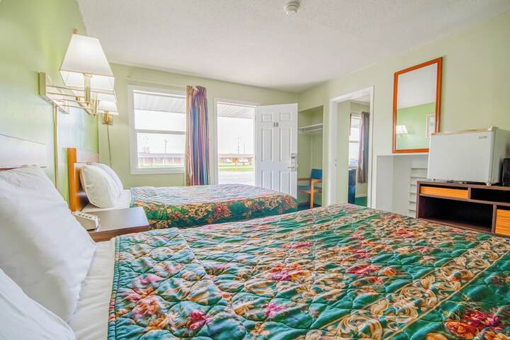 Room 47 of 106