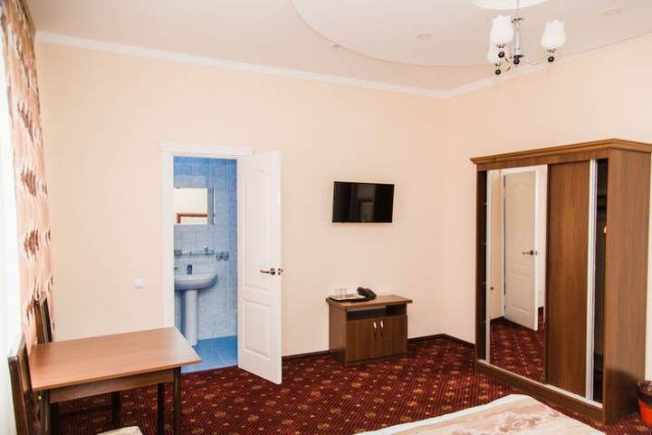 Room 28 of 60