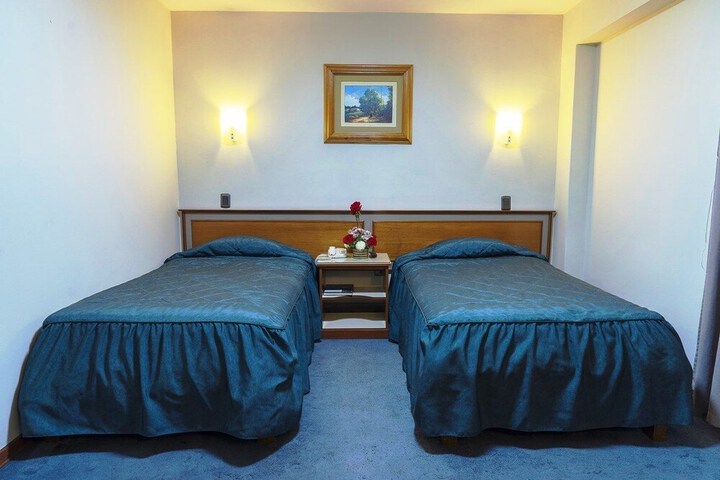 Room 9 of 35