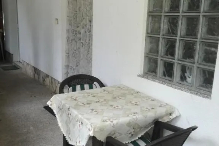 Room 3 of 10
