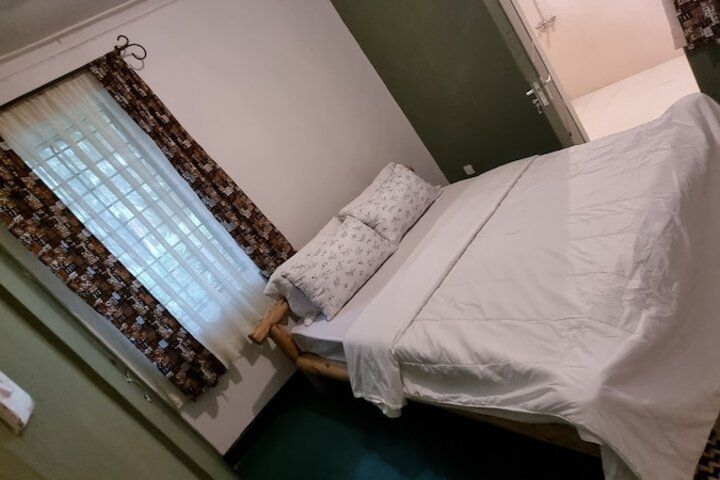 Room 12 of 33