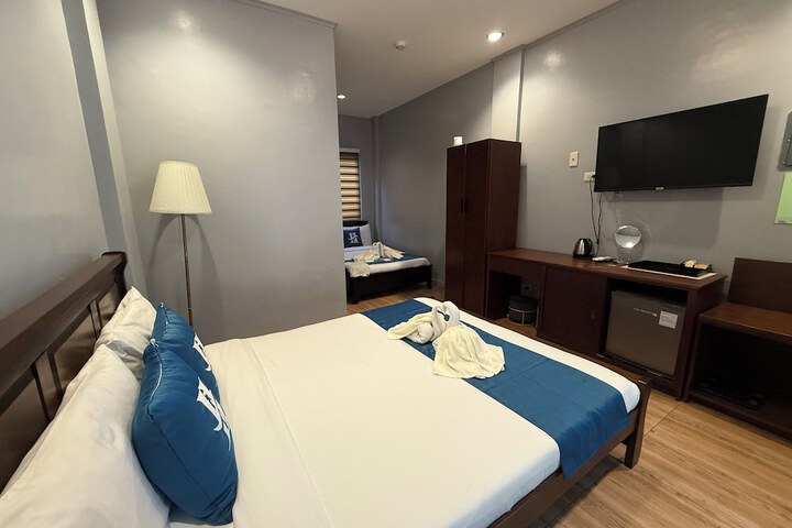 Room 10 of 37
