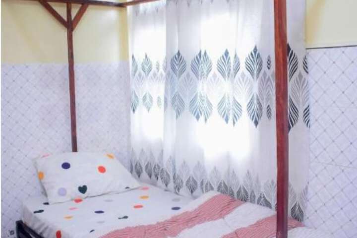 Room 5 of 18