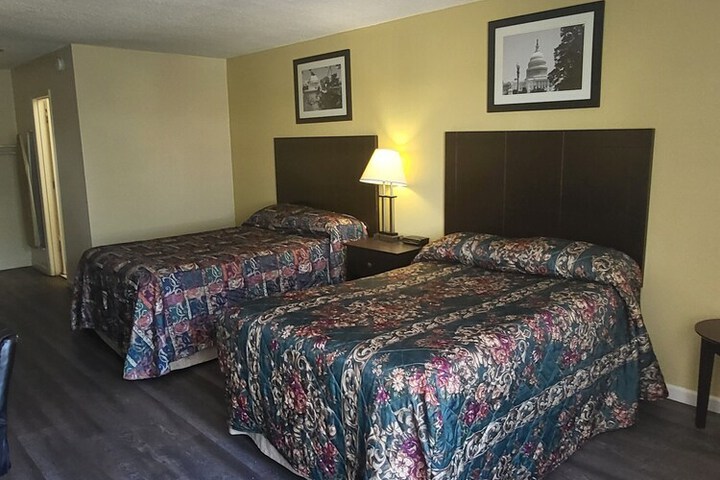 Room 8 of 17