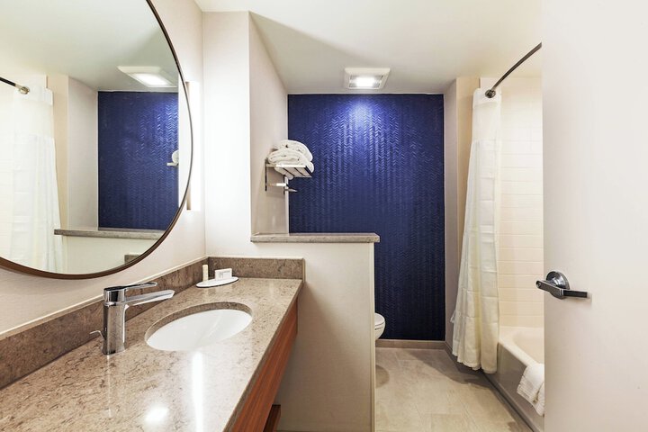 Room 15 of 33
