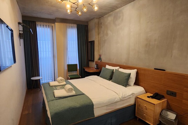 Room 25 of 63