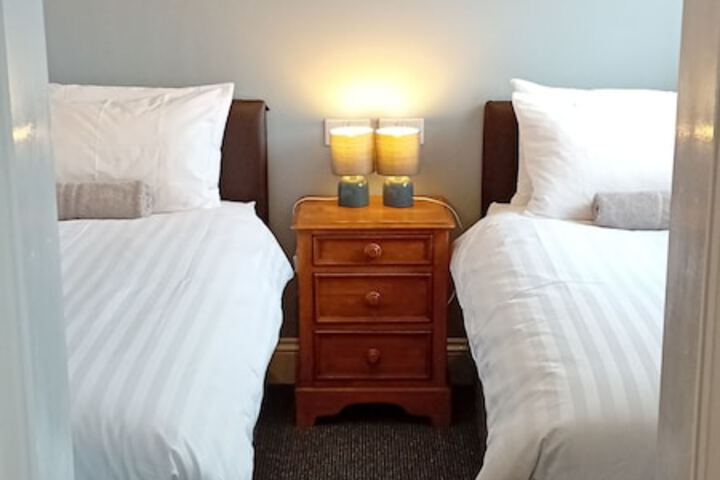 Room 2 of 49