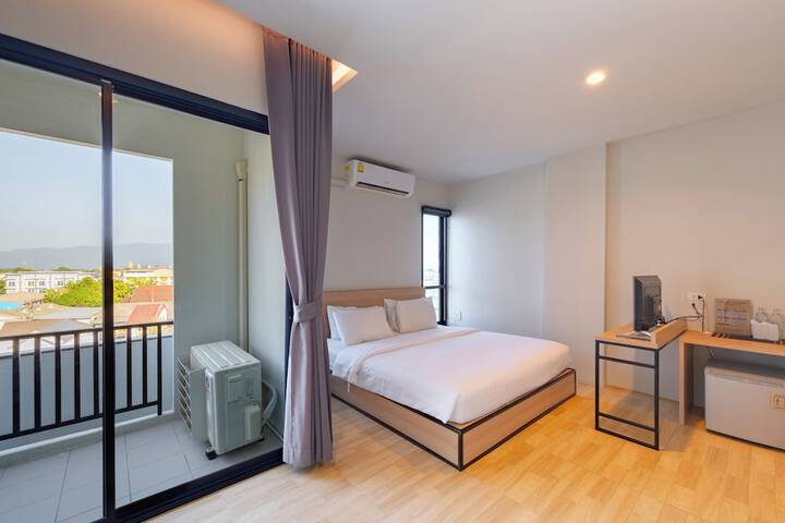 Room 7 of 32