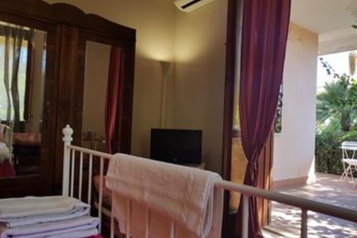 Room 13 of 42