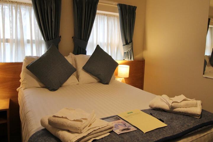 Room 6 of 16