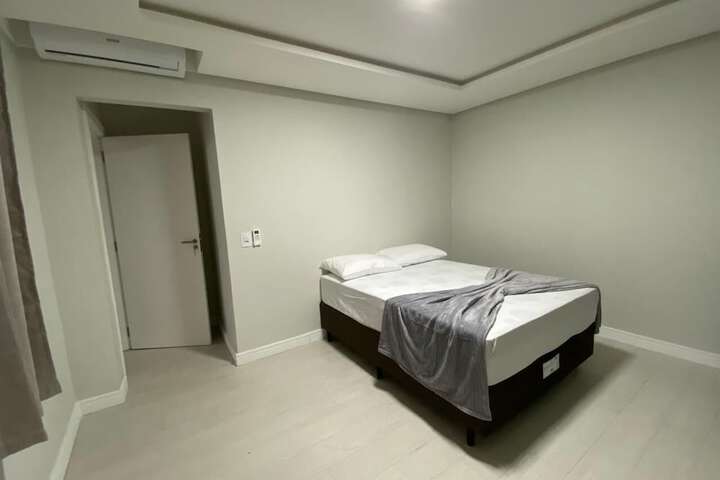 Room 12 of 18