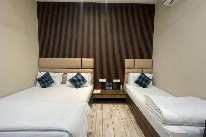 Room 9 of 22
