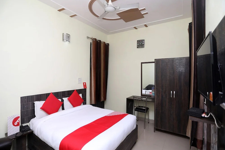 Room 7 of 11
